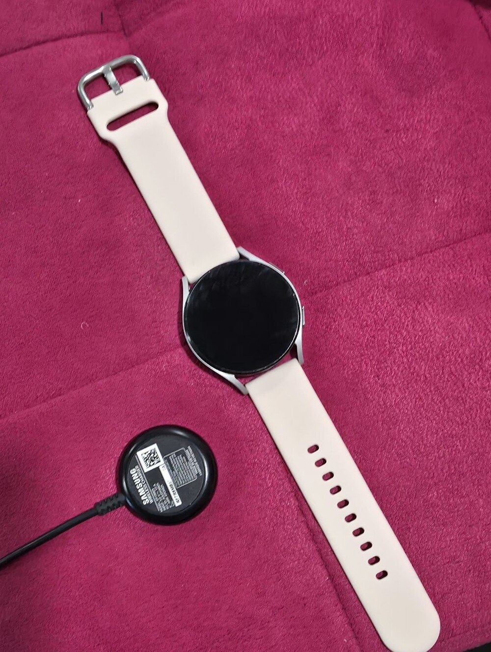 SAMSUNG GALAXY  Smartwatch " Watch4" with Magnetic Charger & Watch Bands